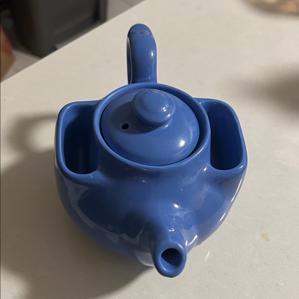 Vintage T-ball blue teapot made for Bacharach with tea bag holder